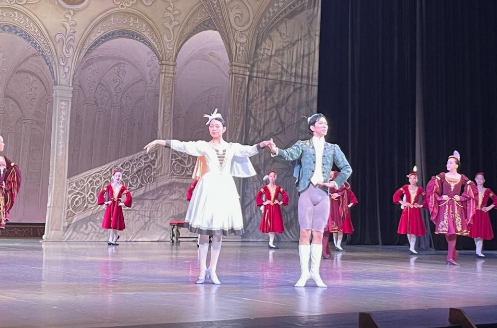 バレエを踊る男女